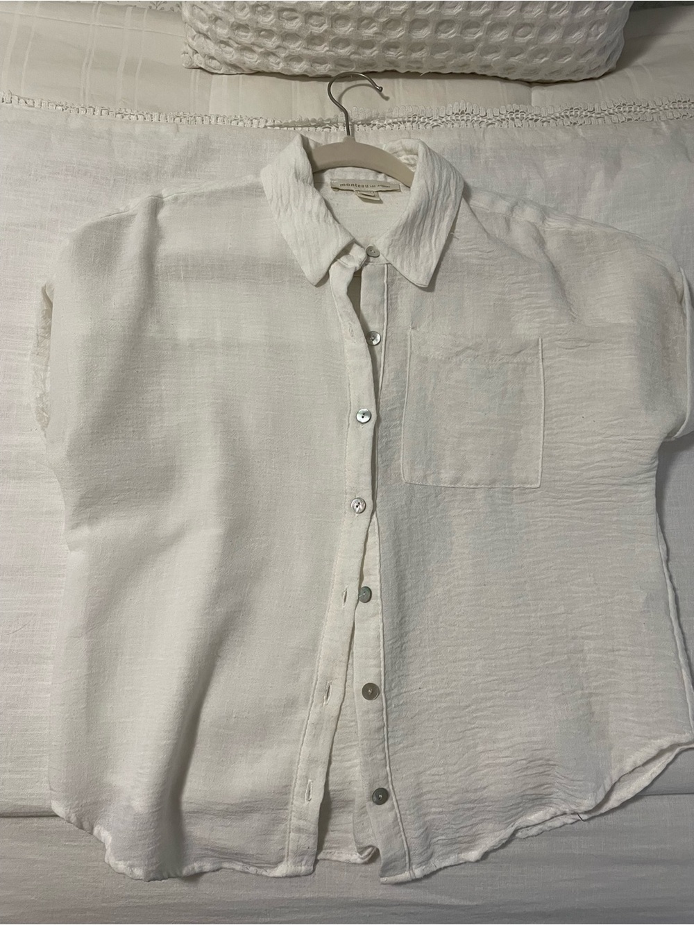Women’s White Button-Down Short Sleeve Shirt